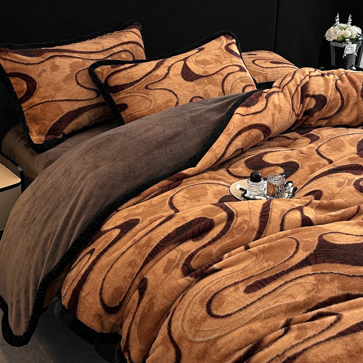 91家纺网 家纺一手货源 找家纺 畅畅家纺 2025新款高克重新款冬季加厚兔毛绒包边款床单床笠四件套 极简生活