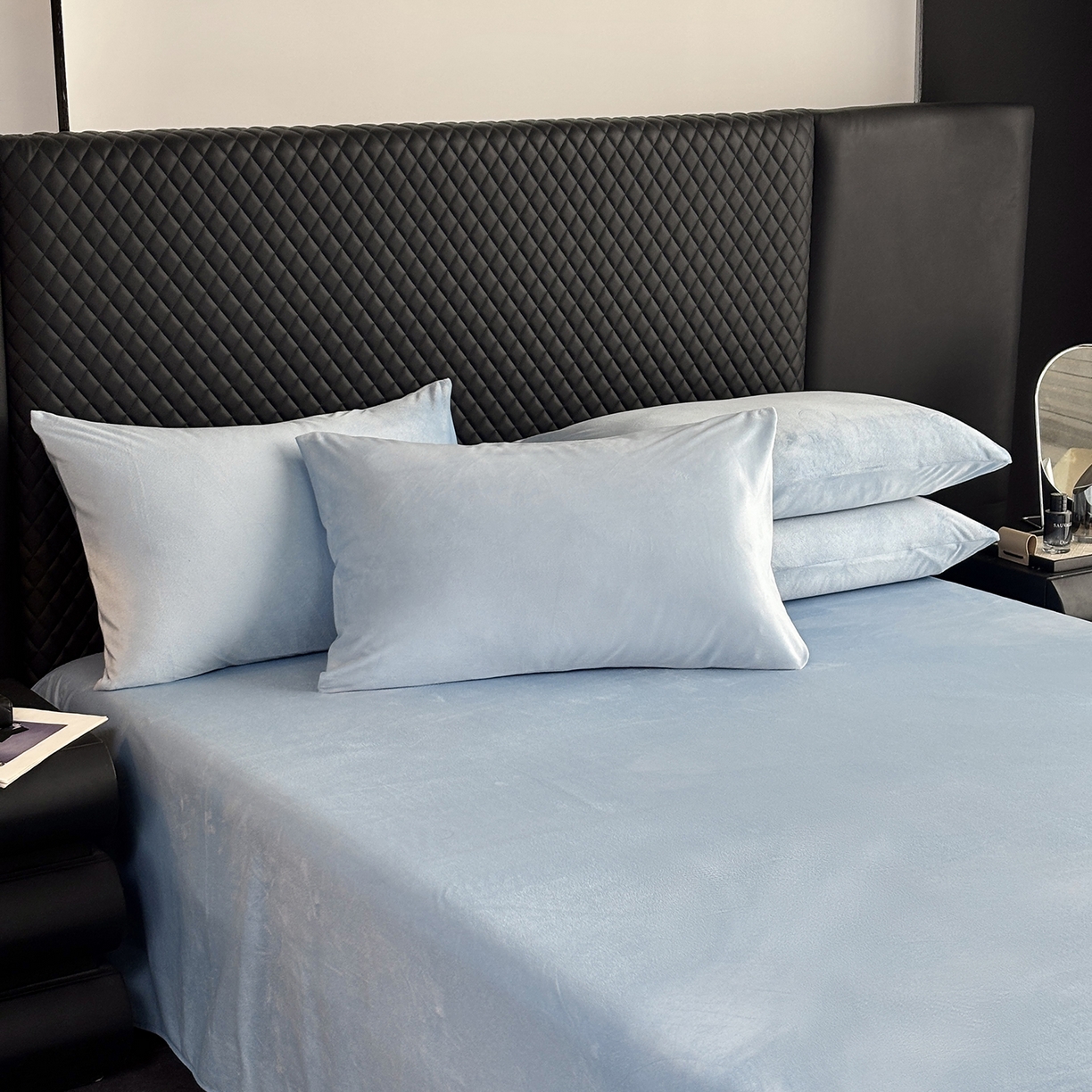 91家纺网 家纺一手货源 找家纺 馨乐家纺 2025新款简约时尚纯色水晶绒床单 浅蓝