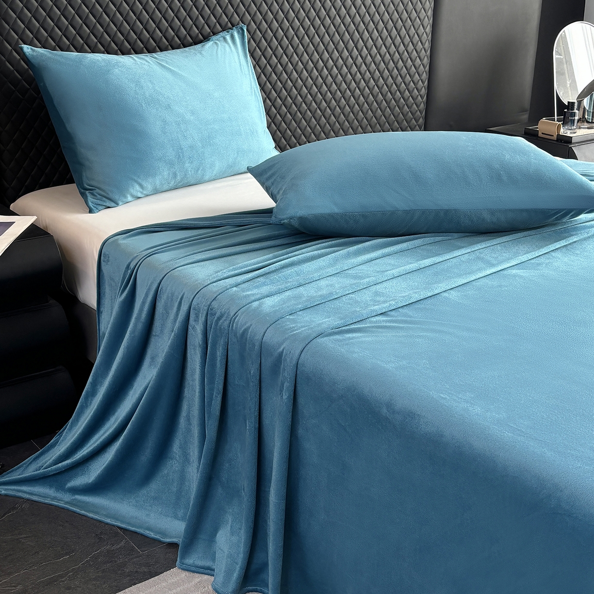 91家纺网 家纺一手货源 找家纺 馨乐家纺 2025新款简约时尚纯色水晶绒床单 深蓝