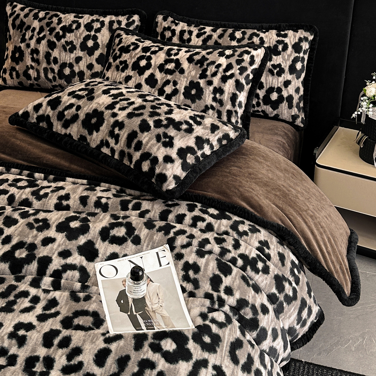 91家纺网 家纺一手货源 找家纺 畅畅家纺 2025新款高克重新款冬季加厚兔毛绒包边款床单床笠四件套 经典豹纹-灰