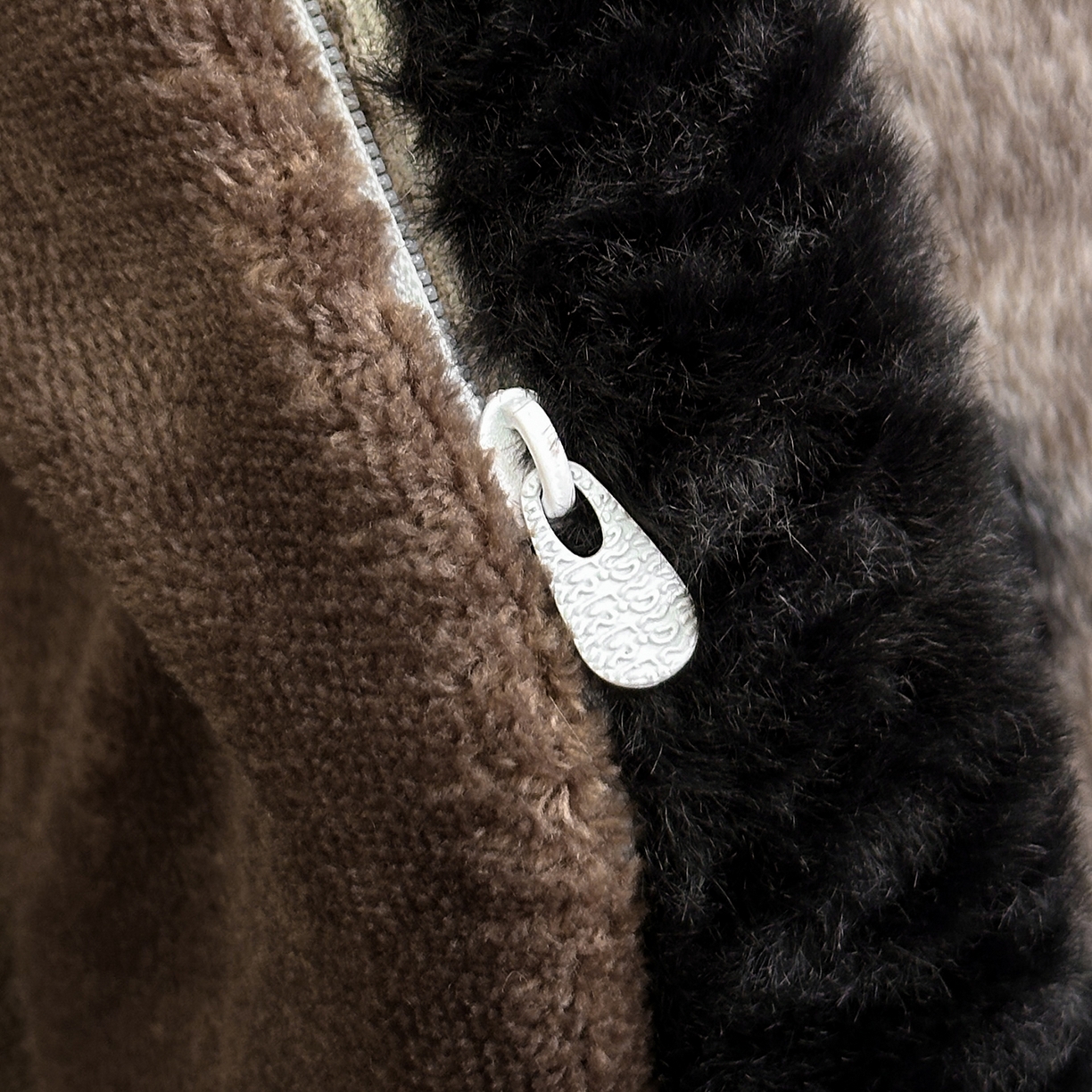 91家纺网 家纺一手货源 找家纺 畅畅家纺 2025新款高克重新款冬季加厚兔毛绒包边款床单床笠四件套 经典豹纹-灰