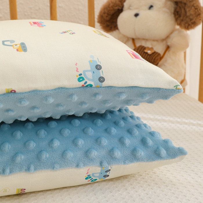 91家纺网 家纺一手货源 找家纺 织布人 2025新款枕芯A类全棉卡通豆豆枕双面可用儿童学生枕套+枕芯可拆洗 A类工程车队