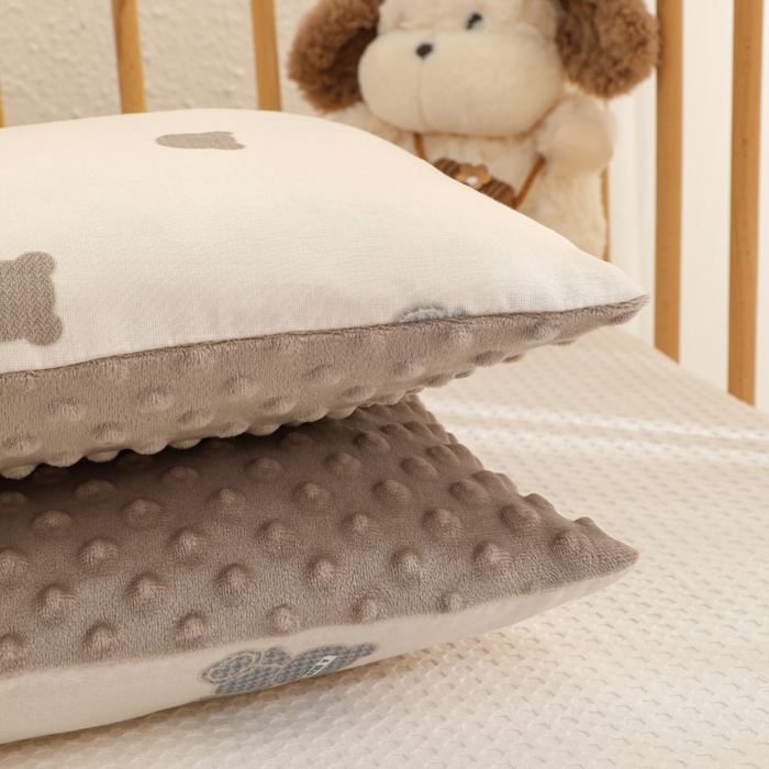 91家纺网 家纺一手货源 找家纺 织布人 2025新款枕芯A类全棉卡通豆豆枕双面可用儿童学生枕套+枕芯可拆洗 A类萌迪奶咖