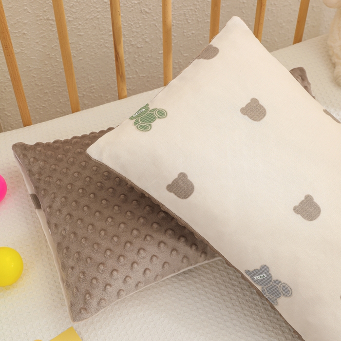 91家纺网 家纺一手货源 找家纺 织布人 2025新款枕芯A类全棉卡通豆豆枕双面可用儿童学生枕套+枕芯可拆洗 A类萌迪奶咖