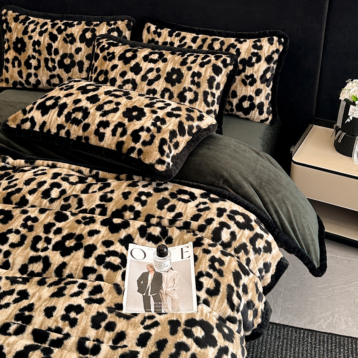 91家纺网 家纺一手货源 找家纺 畅畅家纺 2025新款高克重新款冬季加厚兔毛绒包边款床单床笠四件套 经典豹纹-卡