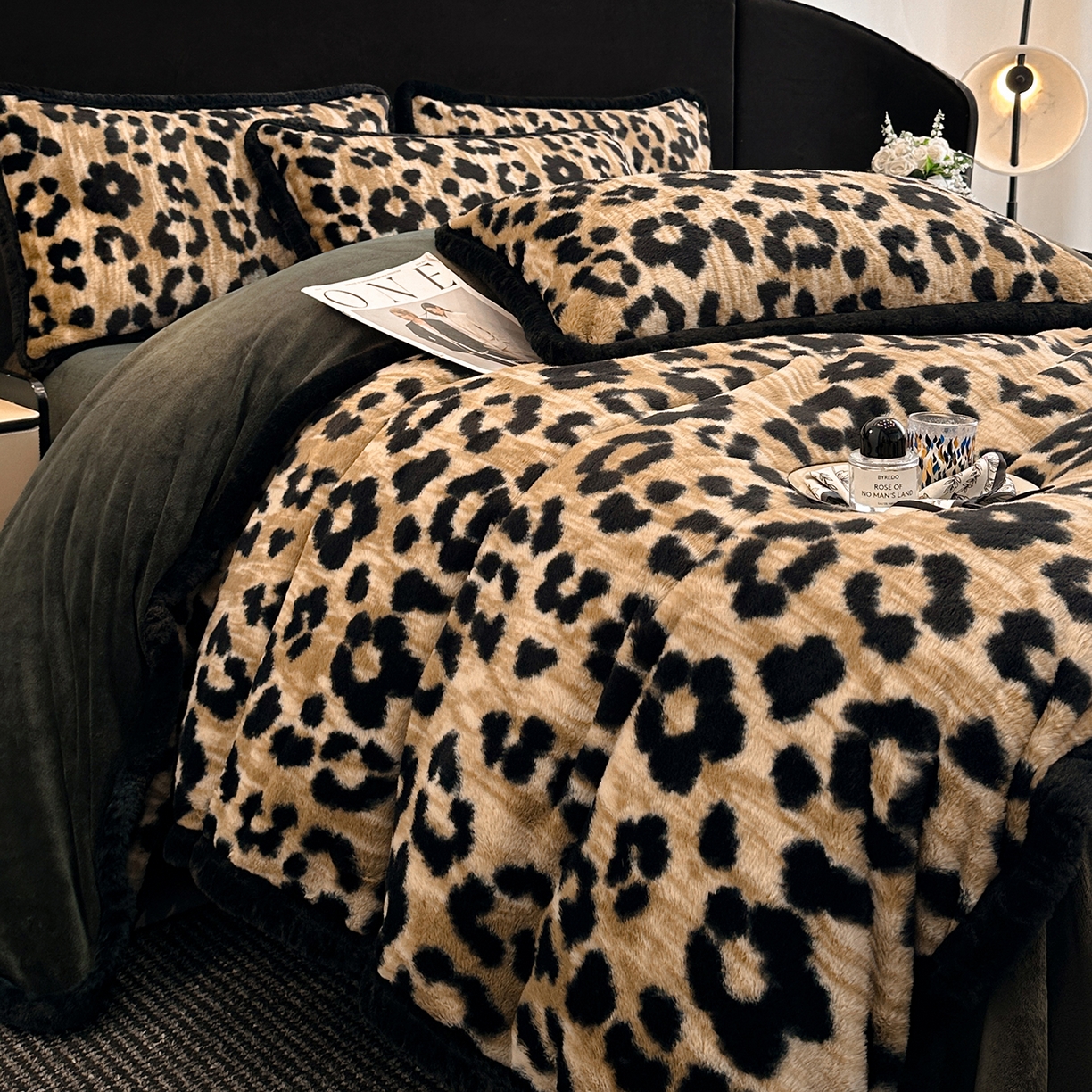 91家纺网 家纺一手货源 找家纺 畅畅家纺 2025新款高克重新款冬季加厚兔毛绒包边款床单床笠四件套 经典豹纹-卡