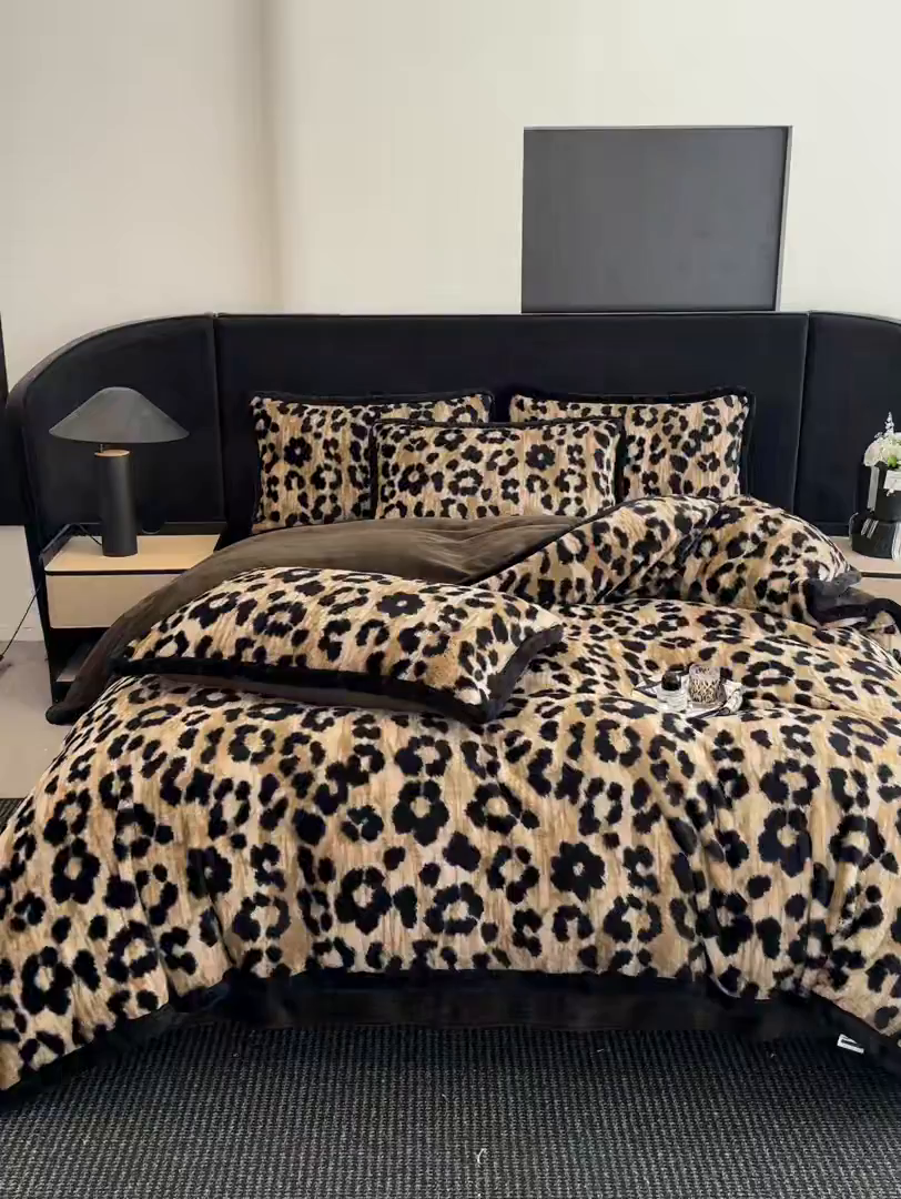 91家纺网 家纺一手货源 找家纺 畅畅家纺 2025新款高克重新款冬季加厚兔毛绒包边款床单床笠四件套 经典豹纹-卡