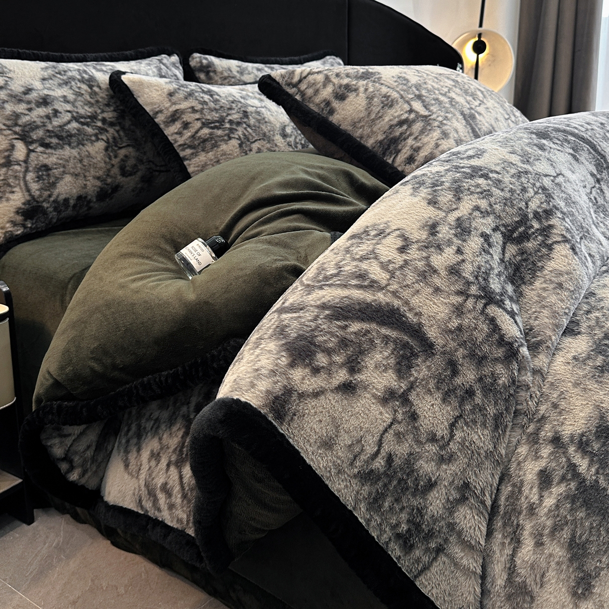 91家纺网 家纺一手货源 找家纺 畅畅家纺 2025新款高克重新款冬季加厚兔毛绒包边款床单床笠四件套 林影