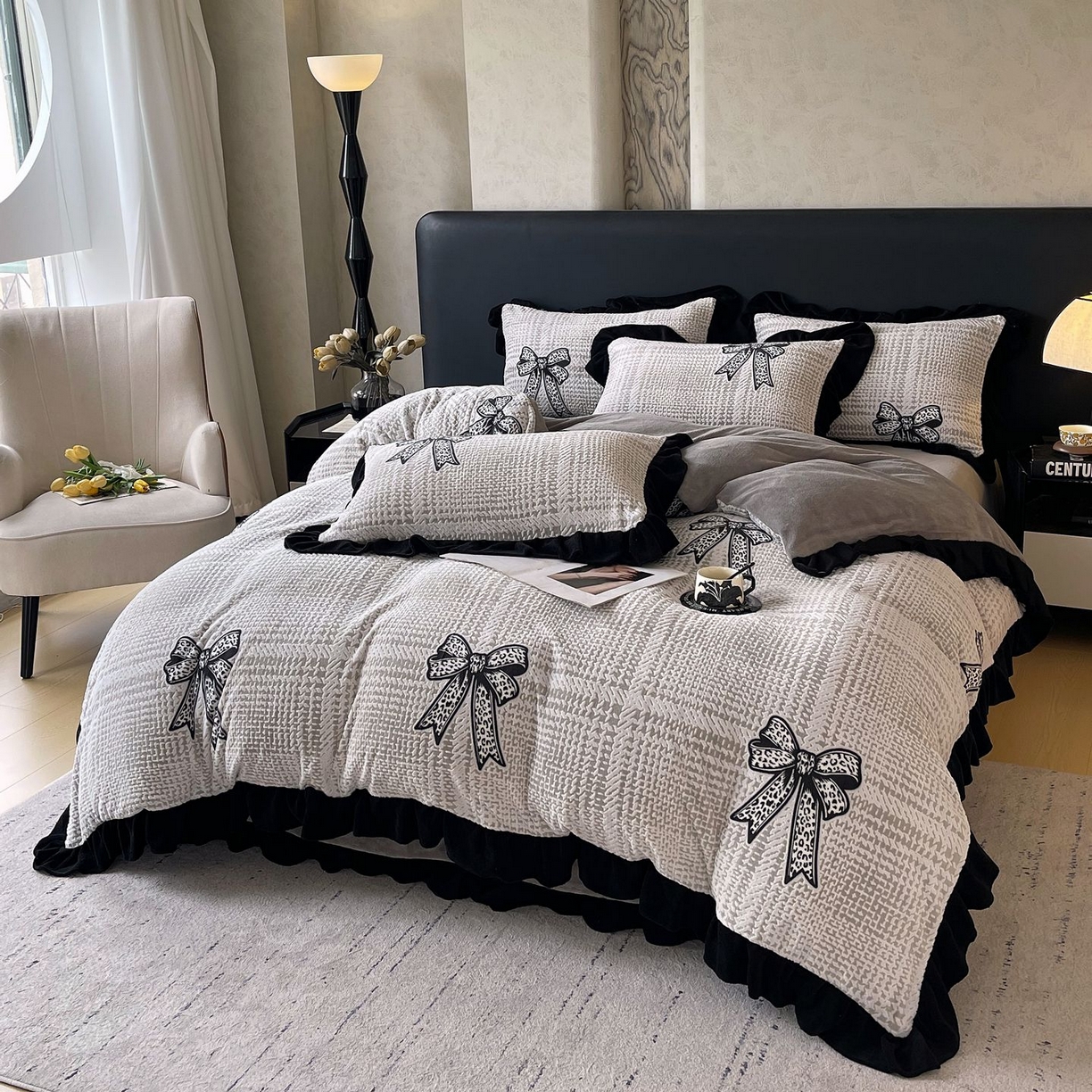 91家纺网 家纺一手货源 找家纺 雅高家居 2025新款秋冬琥珀系复古赫本轻法式高克重牛奶绒全消光立体浮雕数码印花ins风提花保暖四件套 梦境细雨