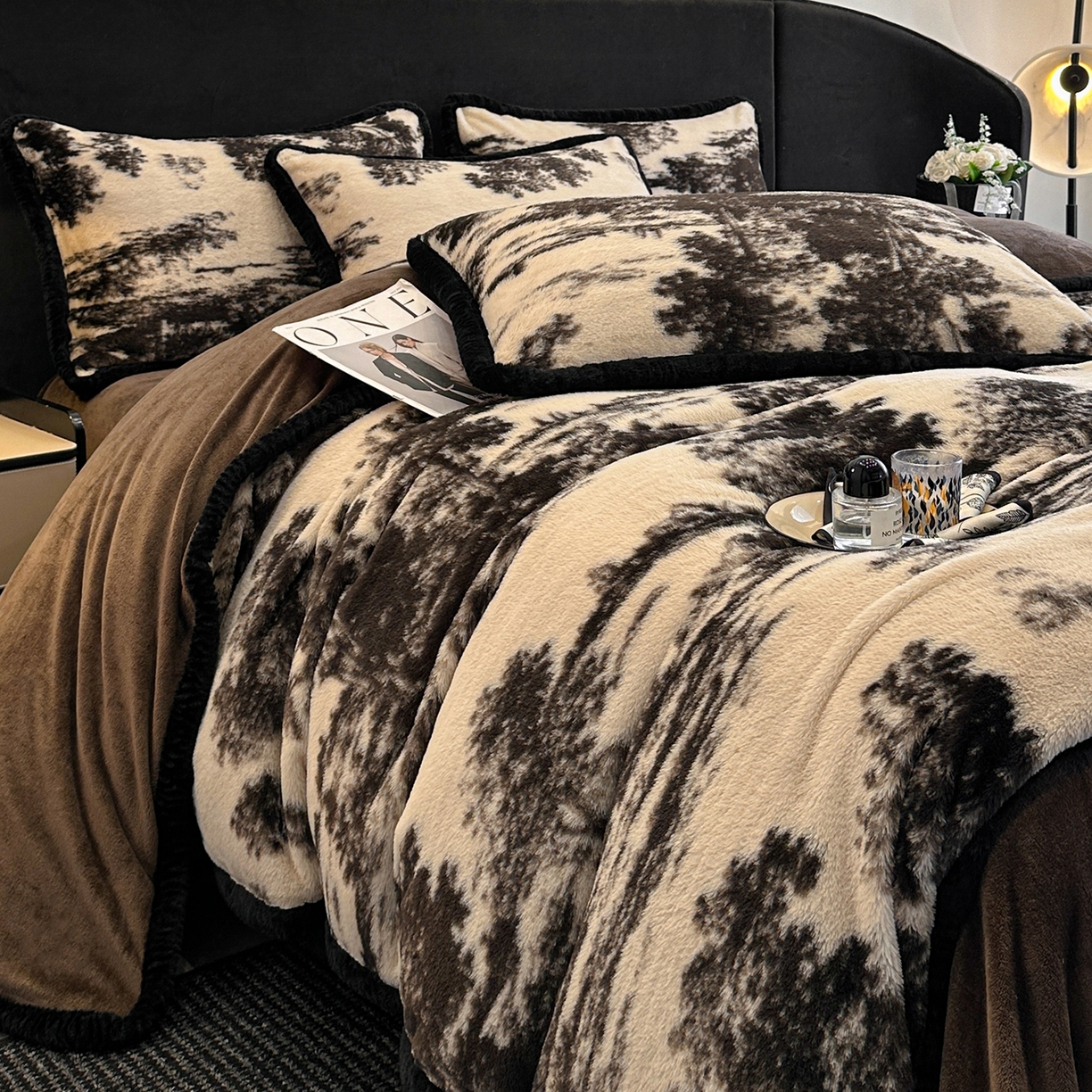 91家纺网 家纺一手货源 找家纺 畅畅家纺 2025新款高克重新款冬季加厚兔毛绒包边款床单床笠四件套 墨韵