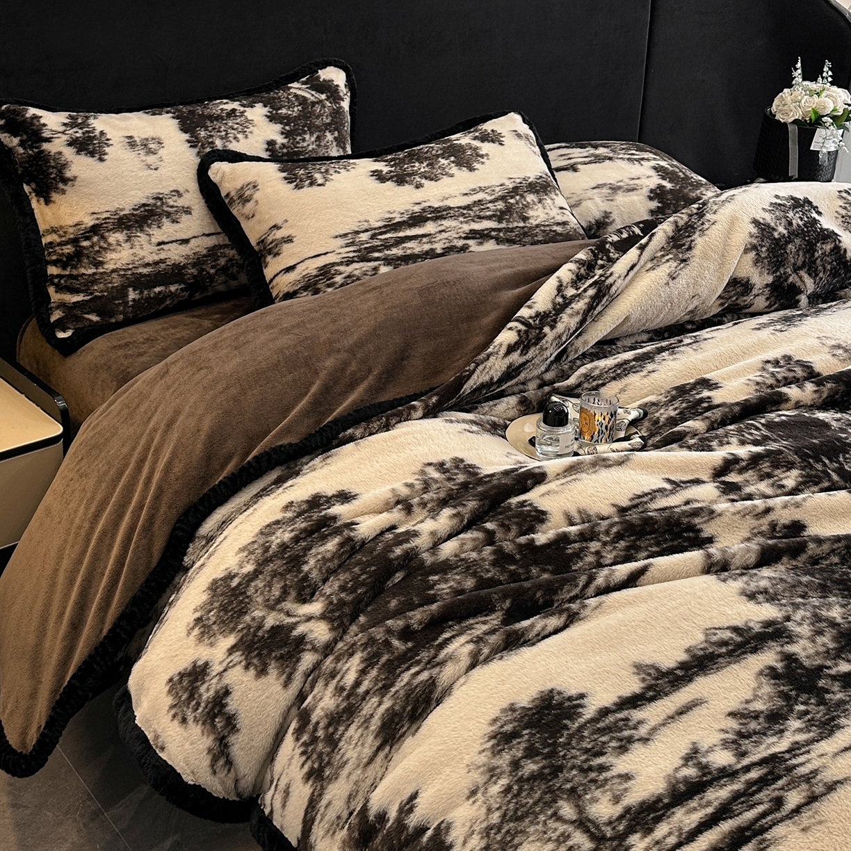 91家纺网 家纺一手货源 找家纺 畅畅家纺 2025新款高克重新款冬季加厚兔毛绒包边款床单床笠四件套 墨韵