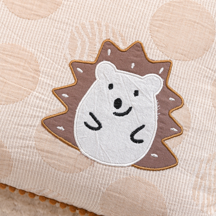 91家纺网 家纺一手货源 找家纺 织布人 2025新款枕芯A类全棉卡通儿童枕幼儿园午睡枕学生宿舍专用枕头-小刺猬 A类卡通小刺猬-咖色