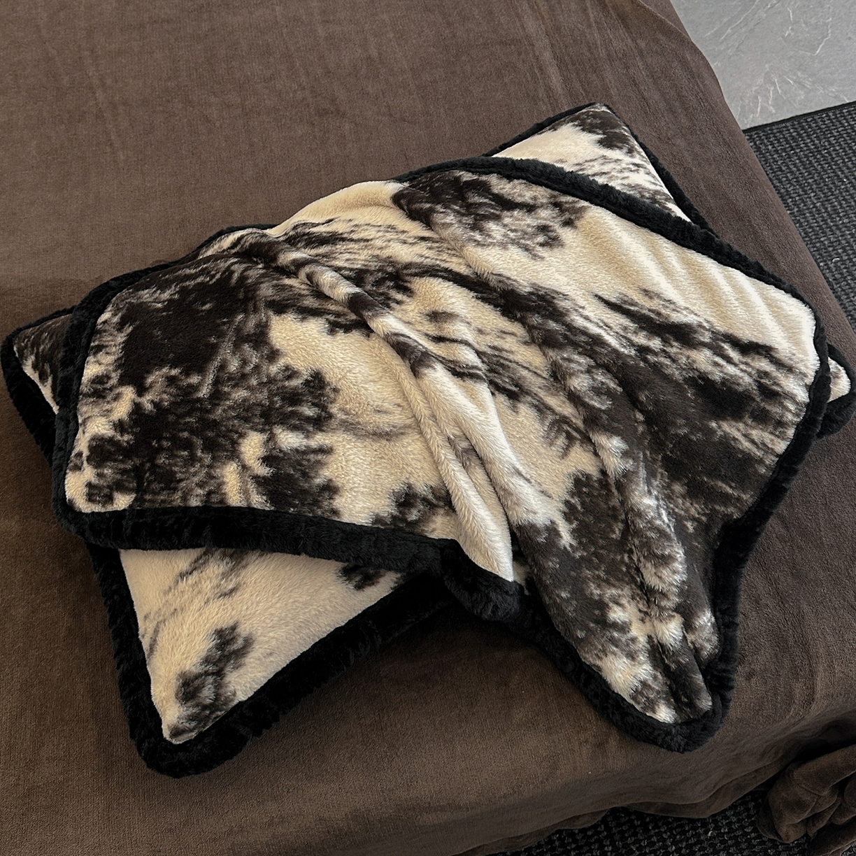 91家纺网 家纺一手货源 找家纺 畅畅家纺 2025新款高克重新款冬季加厚兔毛绒包边款床单床笠四件套 墨韵