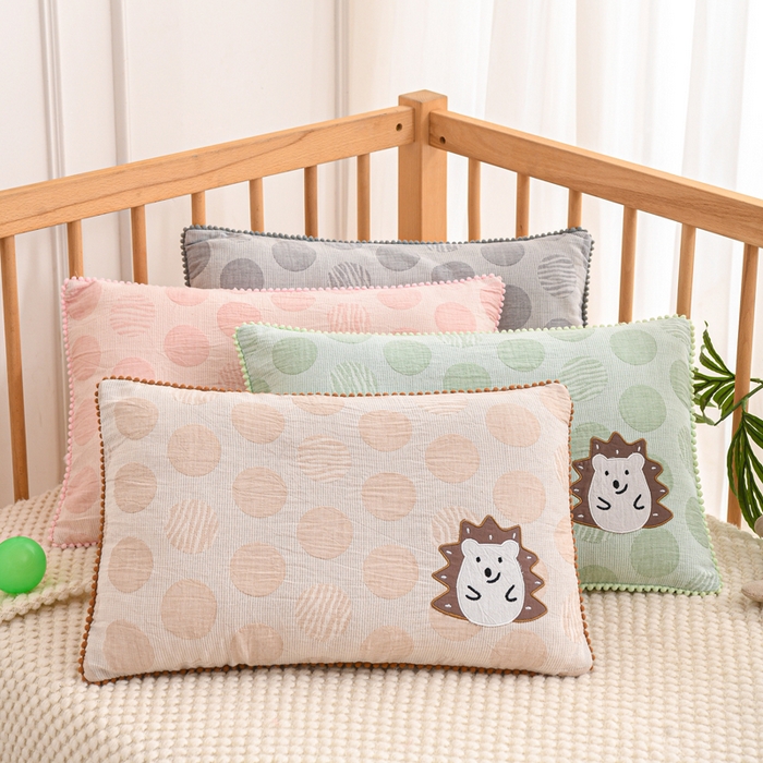 91家纺网 家纺一手货源 找家纺 织布人 2025新款枕芯A类全棉卡通儿童枕幼儿园午睡枕学生宿舍专用枕头-小刺猬 组合图