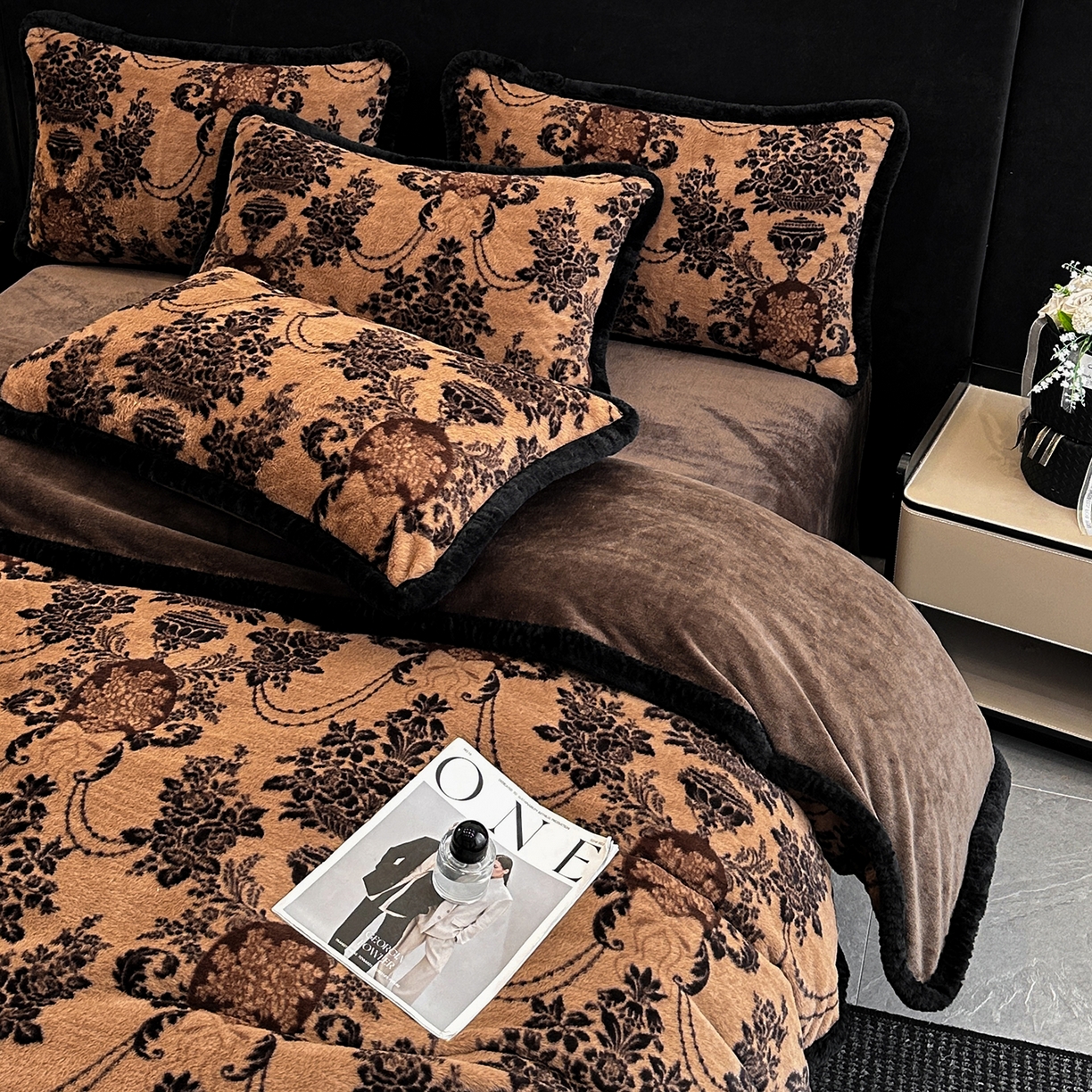 91家纺网 家纺一手货源 找家纺 畅畅家纺 2025新款高克重新款冬季加厚兔毛绒包边款床单床笠四件套 欧式花