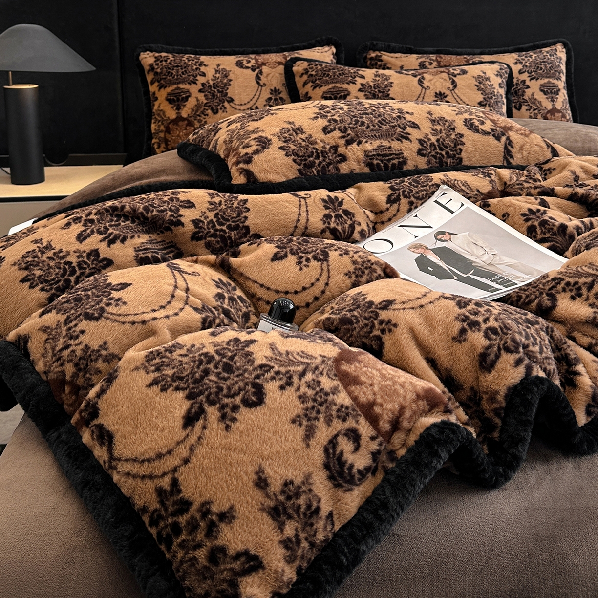 91家纺网 家纺一手货源 找家纺 畅畅家纺 2025新款高克重新款冬季加厚兔毛绒包边款床单床笠四件套 欧式花