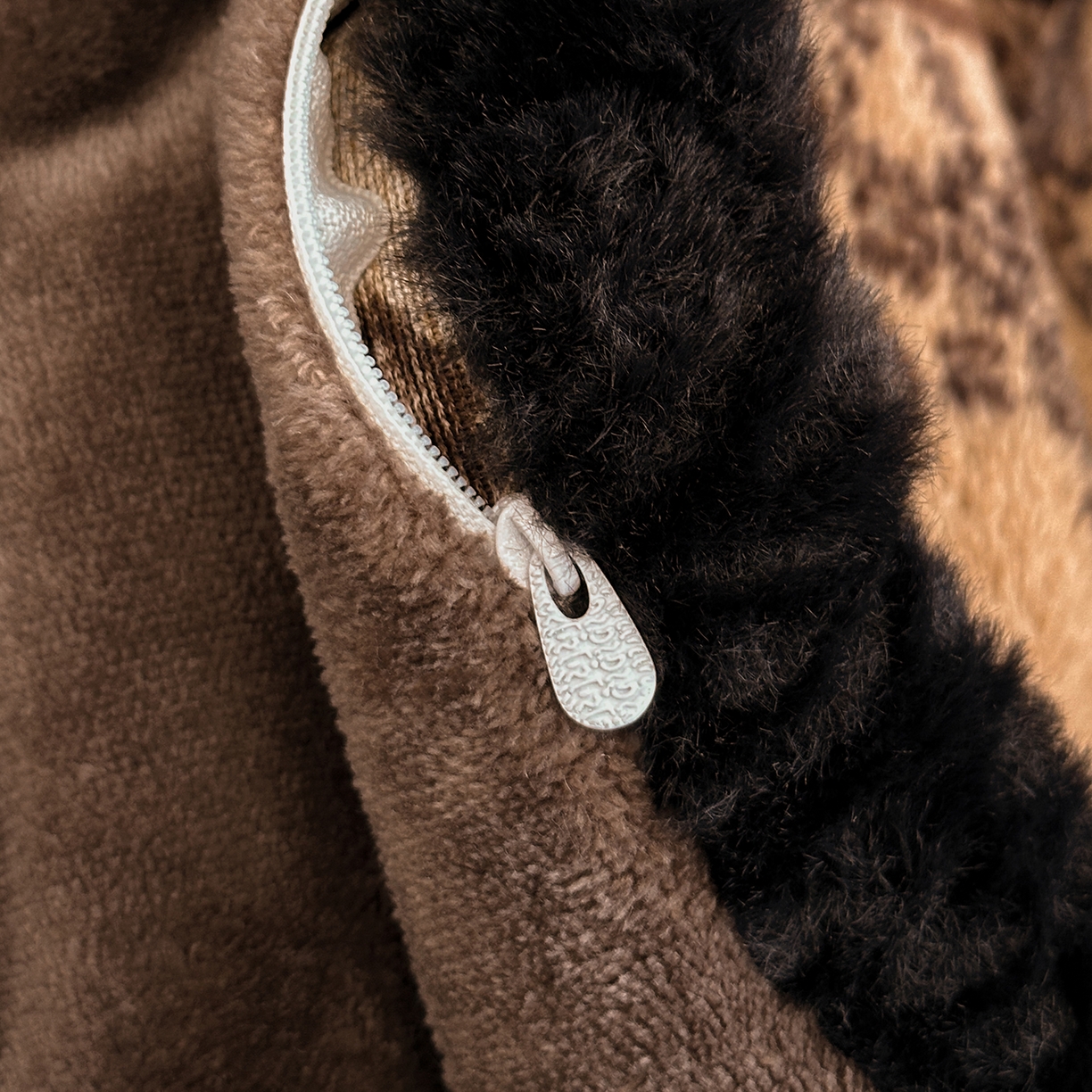 91家纺网 家纺一手货源 找家纺 畅畅家纺 2025新款高克重新款冬季加厚兔毛绒包边款床单床笠四件套 欧式花