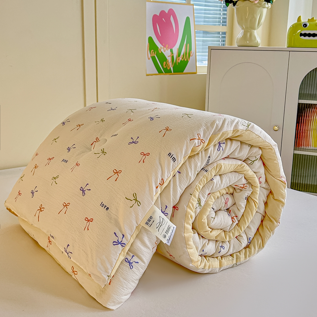 91家纺网 家纺一手货源 找家纺 佳鸿家纺 2025新款云感双层纱冬被软糯云朵棉春秋被被子加厚被芯 彩色蝴蝶结