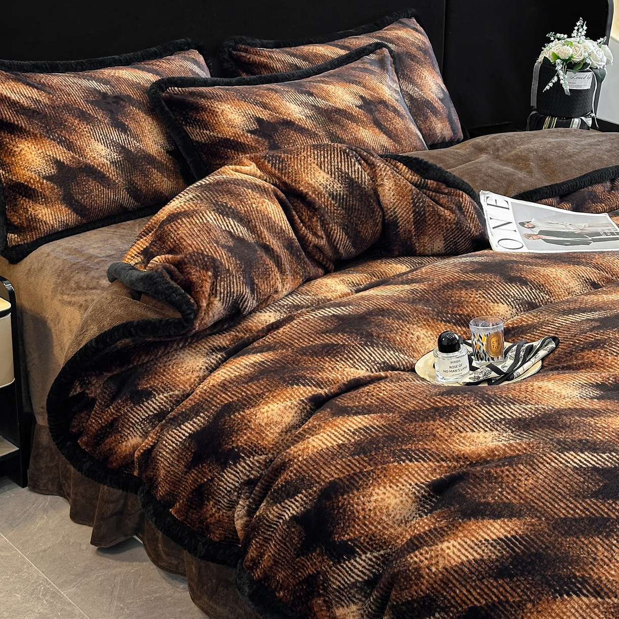 91家纺网 家纺一手货源 找家纺 畅畅家纺 2025新款高克重新款冬季加厚兔毛绒包边款床单床笠四件套 千鸟格