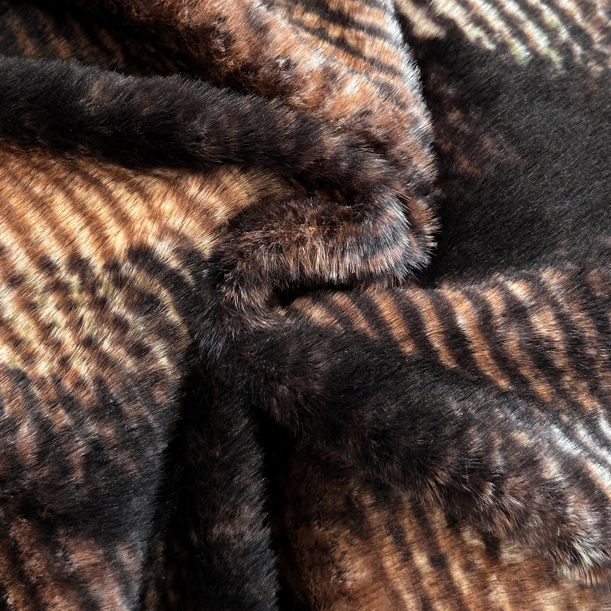 91家纺网 家纺一手货源 找家纺 畅畅家纺 2025新款高克重新款冬季加厚兔毛绒包边款床单床笠四件套 千鸟格