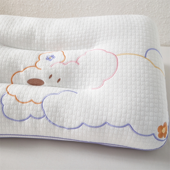 91家纺网 家纺一手货源 找家纺 （总）织布人 2025新款枕芯A类针织棉刺绣泡芙小狗儿童学生枕成人亲子枕头枕芯