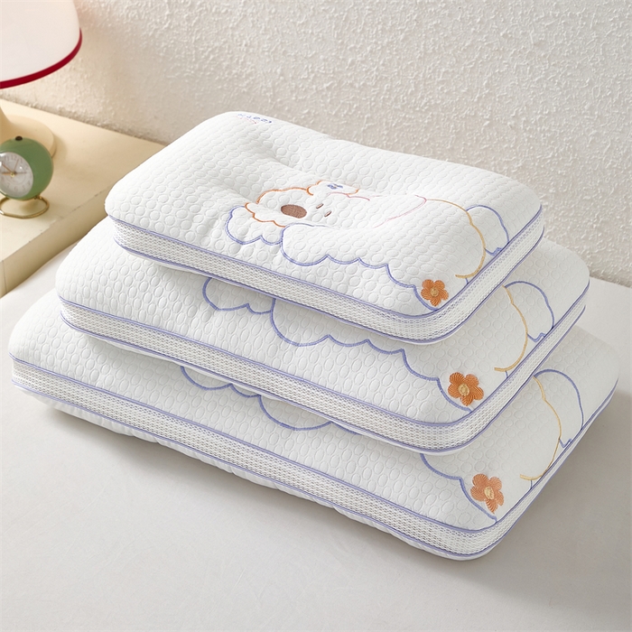 91家纺网 家纺一手货源 找家纺 （总）织布人 2025新款枕芯A类针织棉刺绣泡芙小狗儿童学生枕成人亲子枕头枕芯