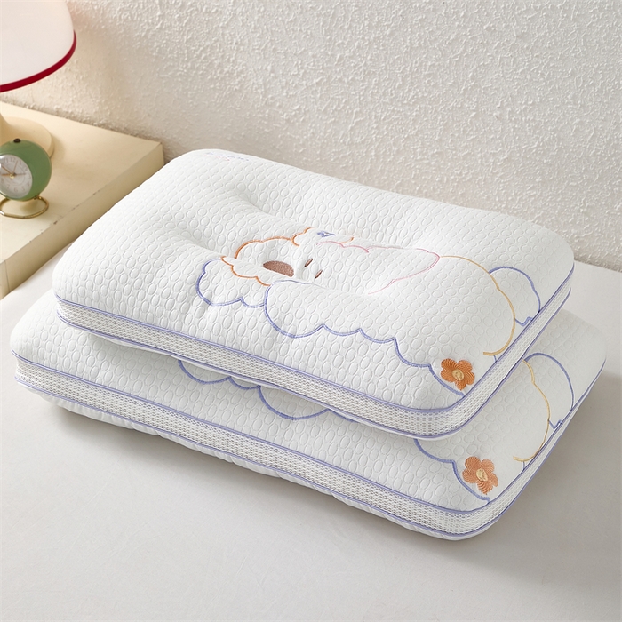 91家纺网 家纺一手货源 找家纺 （总）织布人 2025新款枕芯A类针织棉刺绣泡芙小狗儿童学生枕成人亲子枕头枕芯