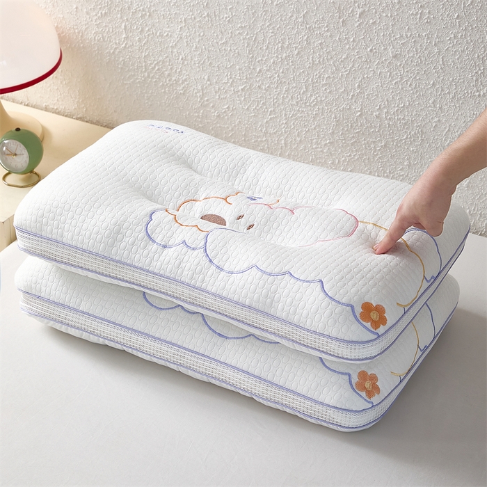 91家纺网 家纺一手货源 找家纺 （总）织布人 2025新款枕芯A类针织棉刺绣泡芙小狗儿童学生枕成人亲子枕头枕芯