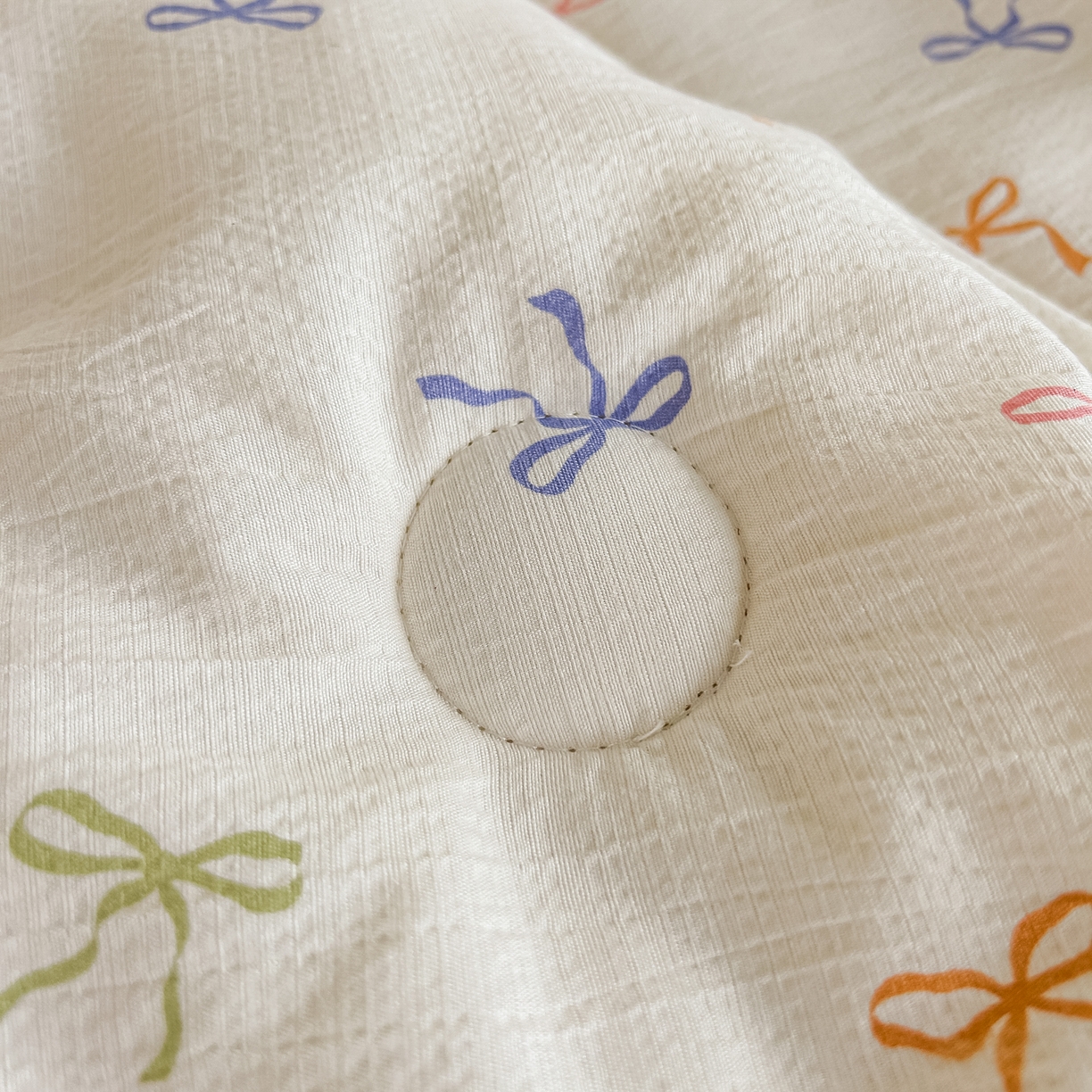 91家纺网 家纺一手货源 找家纺 佳鸿家纺 2025新款云感双层纱冬被软糯云朵棉春秋被被子加厚被芯 彩色蝴蝶结