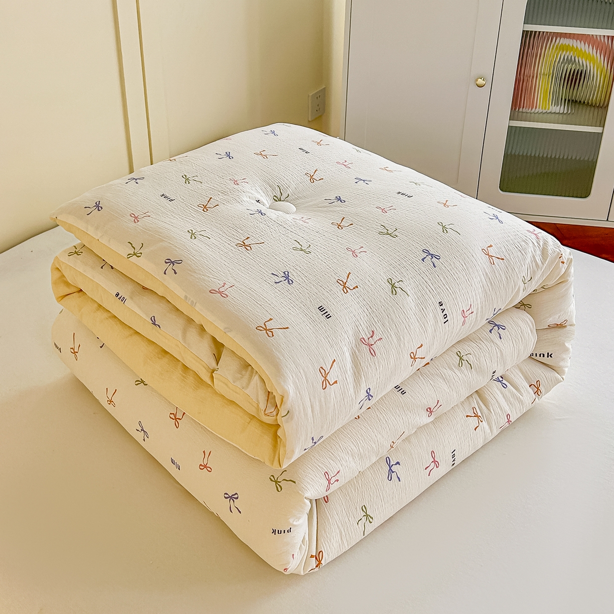 91家纺网 家纺一手货源 找家纺 佳鸿家纺 2025新款云感双层纱冬被软糯云朵棉春秋被被子加厚被芯 彩色蝴蝶结