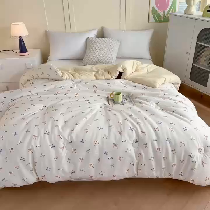 91家纺网 家纺一手货源 找家纺 佳鸿家纺 2025新款云感双层纱冬被软糯云朵棉春秋被被子加厚被芯 彩色蝴蝶结