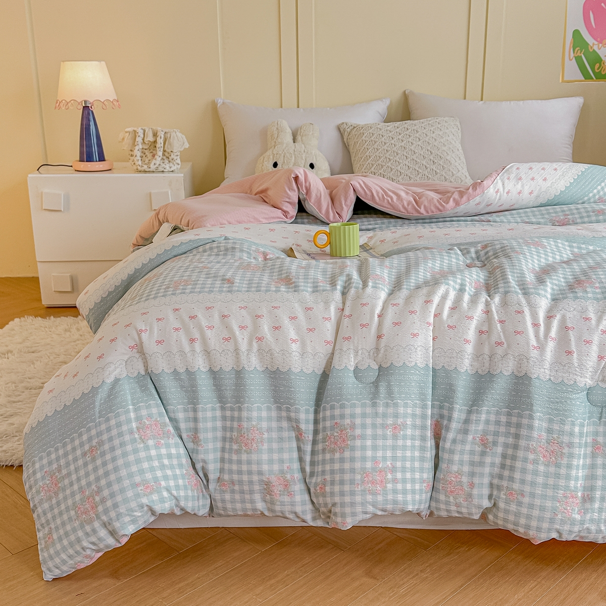 91家纺网 家纺一手货源 找家纺 佳鸿家纺 2025新款云感双层纱冬被软糯云朵棉春秋被被子加厚被芯 蓝格田园风