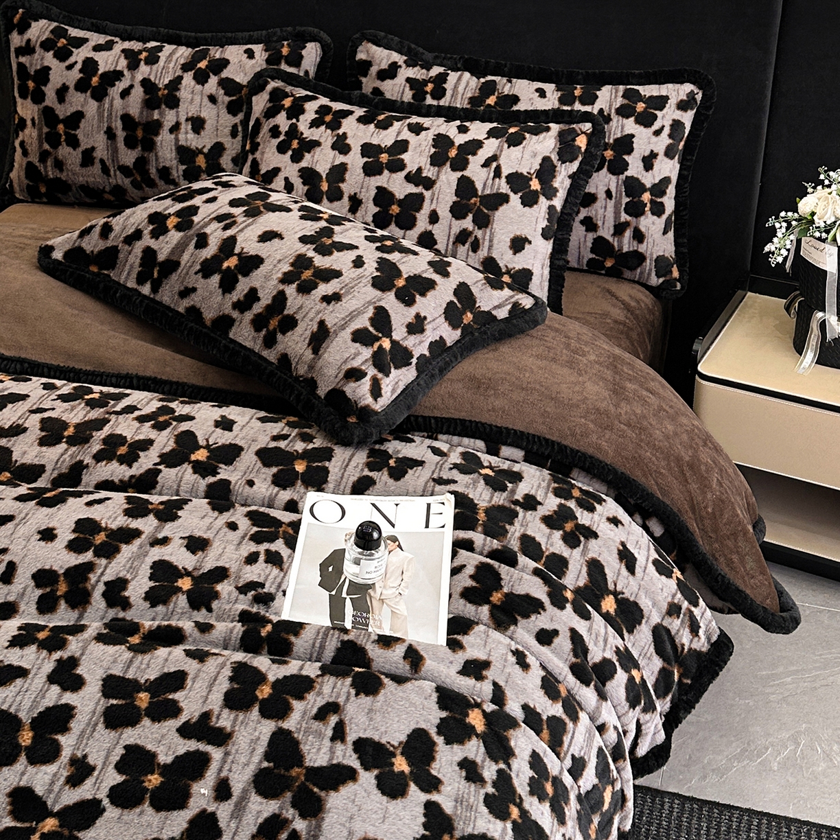 91家纺网 家纺一手货源 找家纺 畅畅家纺 2025新款高克重新款冬季加厚兔毛绒包边款床单床笠四件套 舞蝶-灰