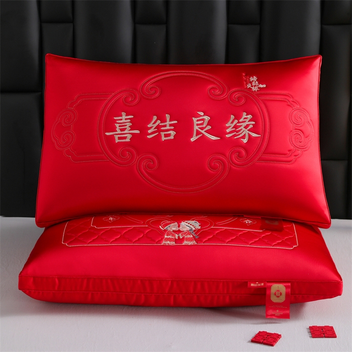 91家纺网 家纺一手货源 找家纺 （总）织布人 2025新款枕芯轻奢A类贡缎天丝刺绣婚庆枕头大红结婚专用枕芯