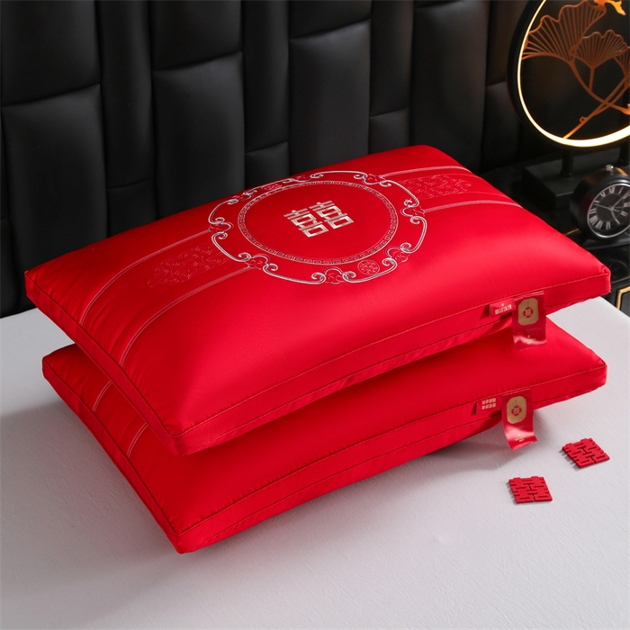 91家纺网 家纺一手货源 找家纺 （总）织布人 2025新款枕芯轻奢A类贡缎天丝刺绣婚庆枕头大红结婚专用枕芯