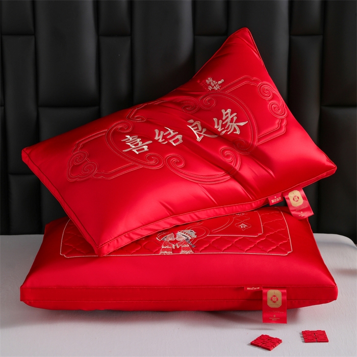 91家纺网 家纺一手货源 找家纺 织布人 2025新款枕芯轻奢A类贡缎天丝刺绣婚庆枕头大红结婚专用枕芯 组合图