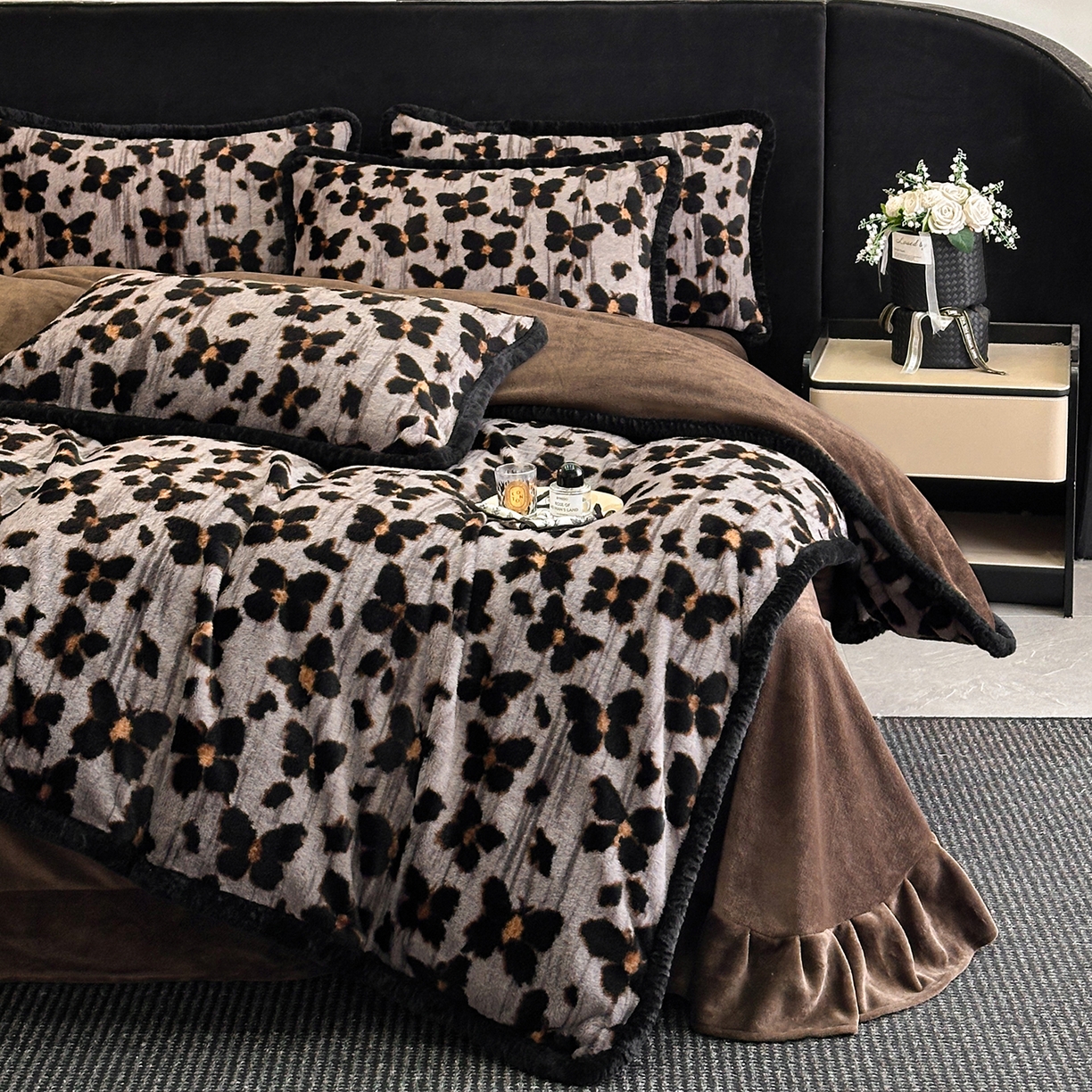 91家纺网 家纺一手货源 找家纺 畅畅家纺 2025新款高克重新款冬季加厚兔毛绒包边款床单床笠四件套 舞蝶-灰