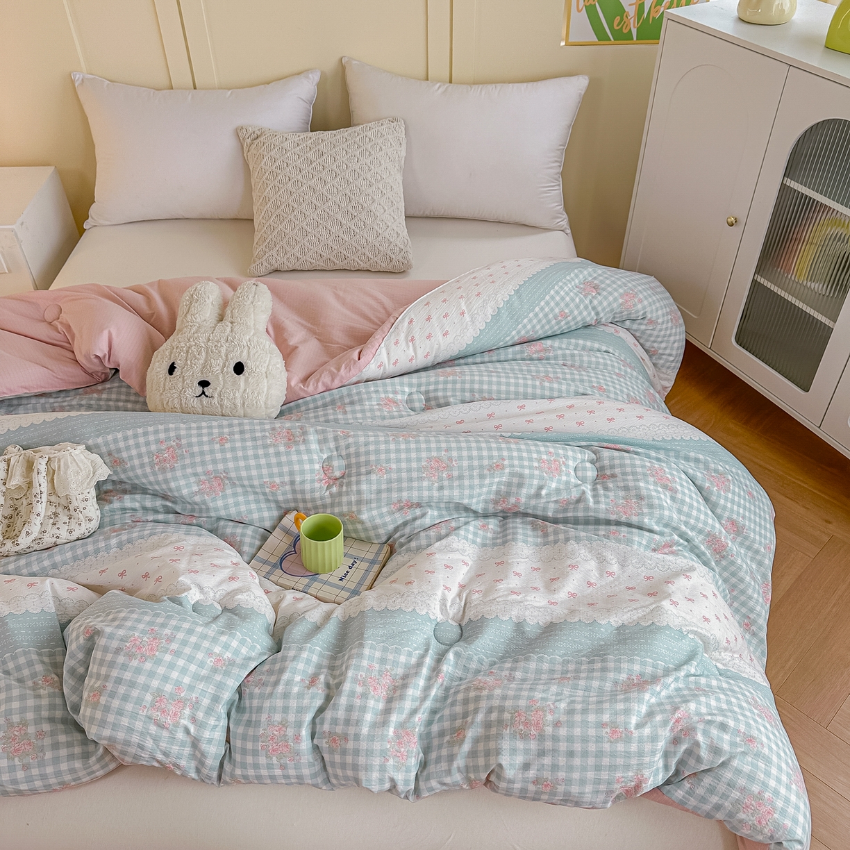 91家纺网 家纺一手货源 找家纺 佳鸿家纺 2025新款云感双层纱冬被软糯云朵棉春秋被被子加厚被芯 蓝格田园风