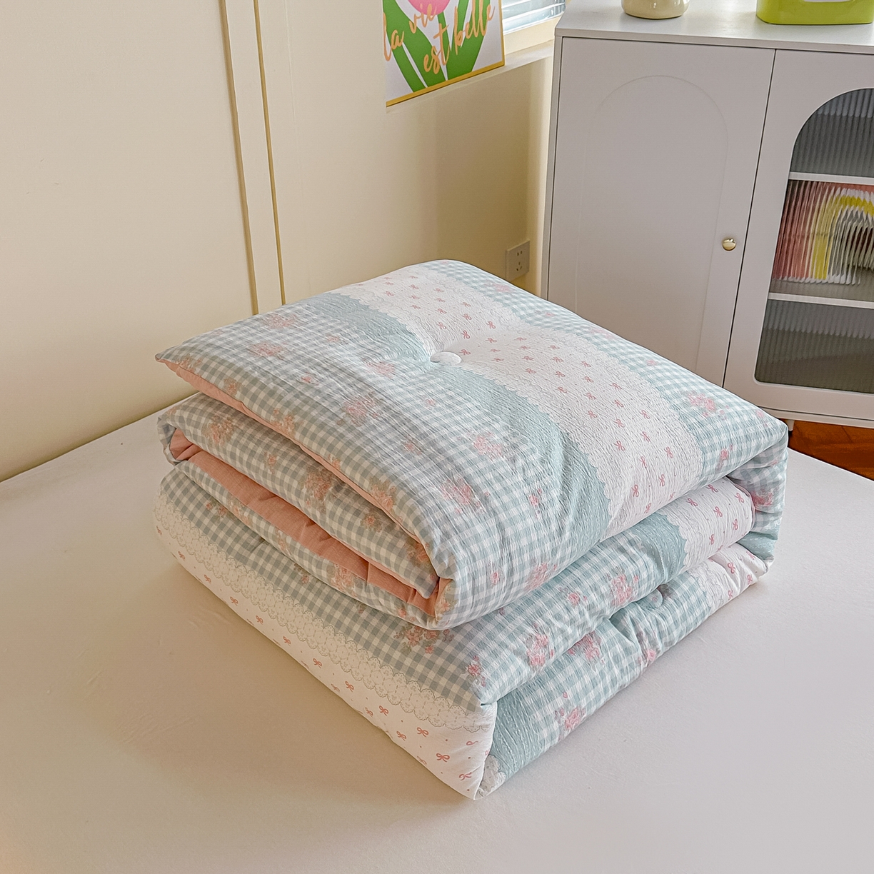 91家纺网 家纺一手货源 找家纺 佳鸿家纺 2025新款云感双层纱冬被软糯云朵棉春秋被被子加厚被芯 蓝格田园风