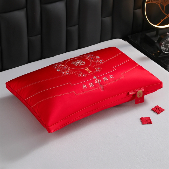 91家纺网 家纺一手货源 找家纺 织布人 2025新款枕芯轻奢A类贡缎天丝刺绣婚庆枕头大红结婚专用枕芯 A类贡缎天丝枕-一恋倾城