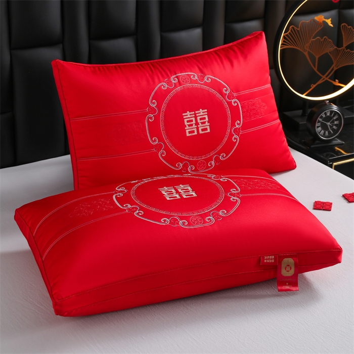 91家纺网 家纺一手货源 找家纺 织布人 2025新款枕芯轻奢A类贡缎天丝刺绣婚庆枕头大红结婚专用枕芯 A类贡缎天丝枕-禧礼相伴