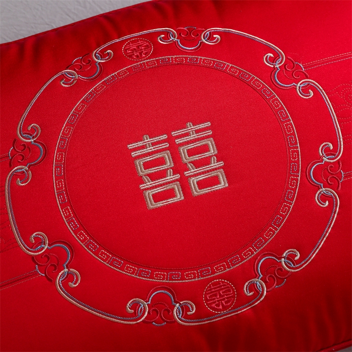 91家纺网 家纺一手货源 找家纺 织布人 2025新款枕芯轻奢A类贡缎天丝刺绣婚庆枕头大红结婚专用枕芯 A类贡缎天丝枕-禧礼相伴