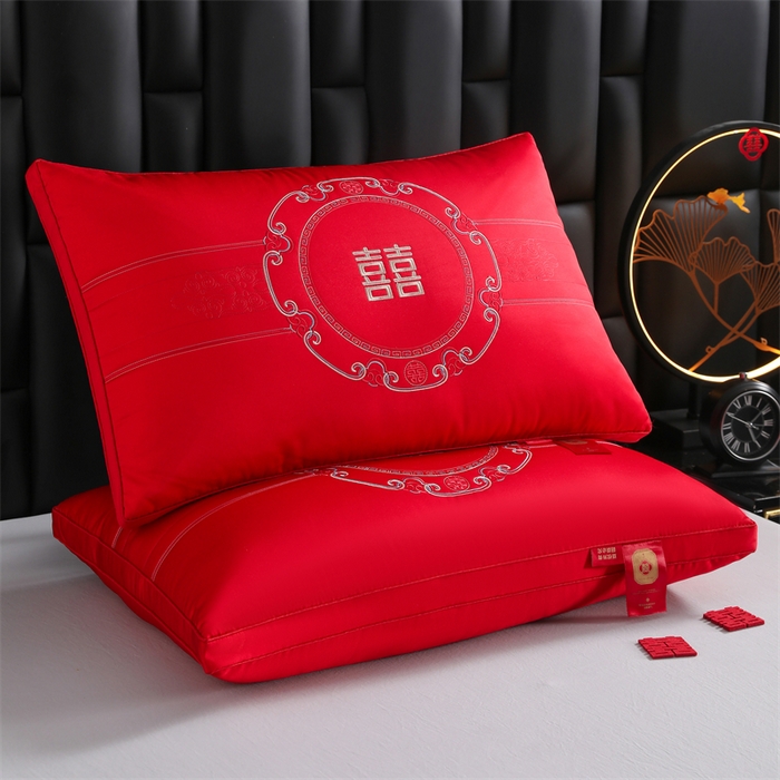 91家纺网 家纺一手货源 找家纺 织布人 2025新款枕芯轻奢A类贡缎天丝刺绣婚庆枕头大红结婚专用枕芯 A类贡缎天丝枕-禧礼相伴