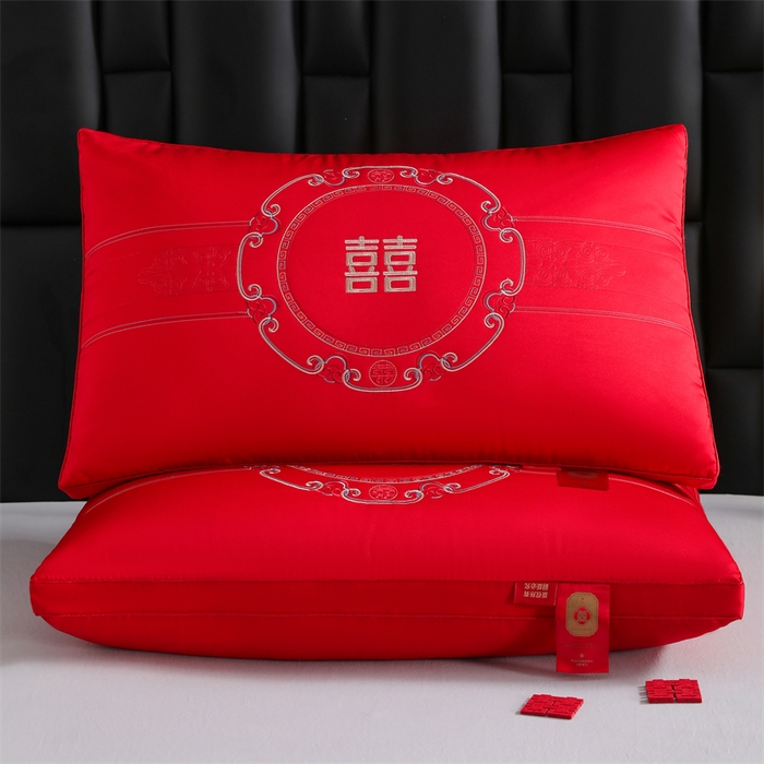 91家纺网 家纺一手货源 找家纺 织布人 2025新款枕芯轻奢A类贡缎天丝刺绣婚庆枕头大红结婚专用枕芯 A类贡缎天丝枕-禧礼相伴