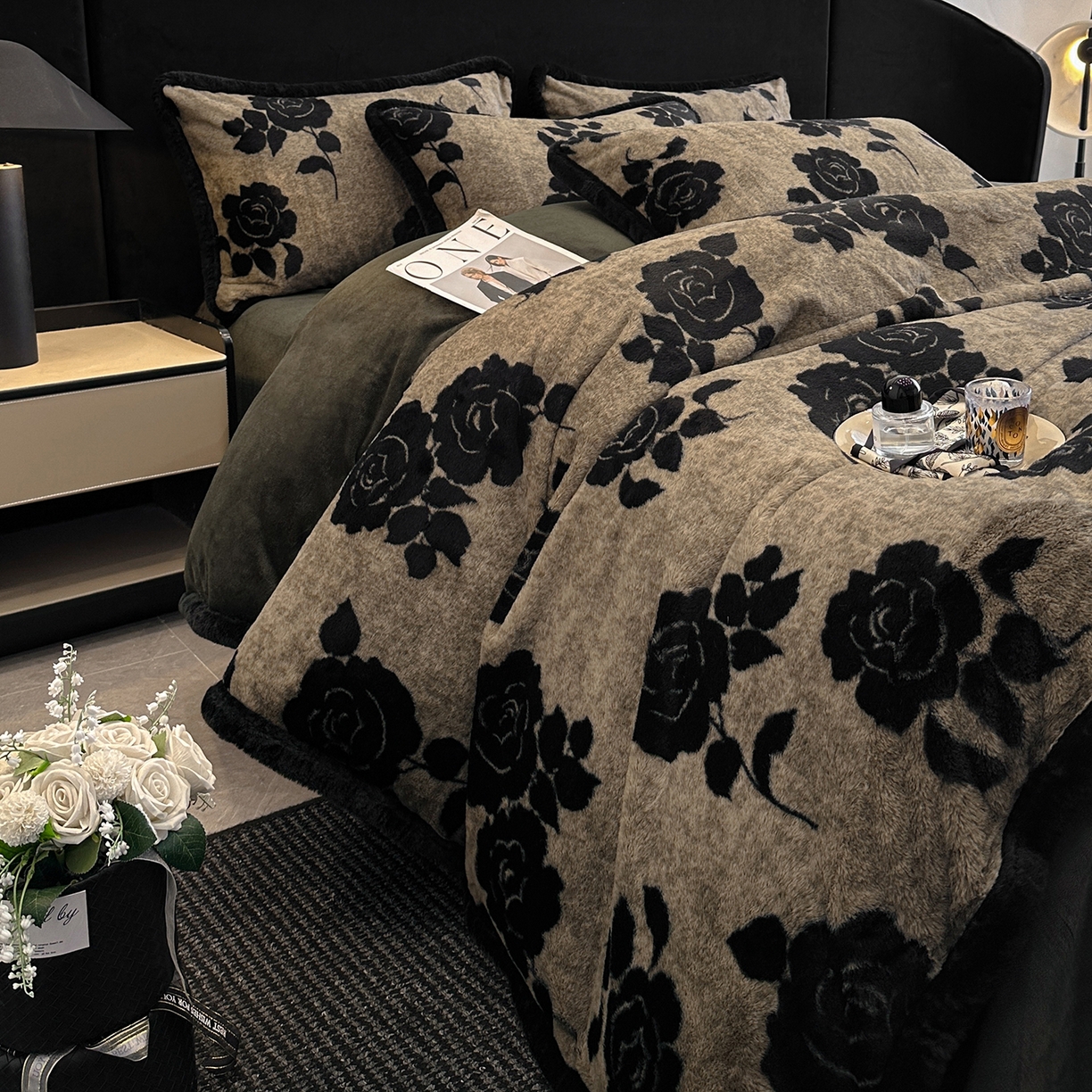 91家纺网 家纺一手货源 找家纺 畅畅家纺 2025新款高克重新款冬季加厚兔毛绒包边款床单床笠四件套 月影-灰