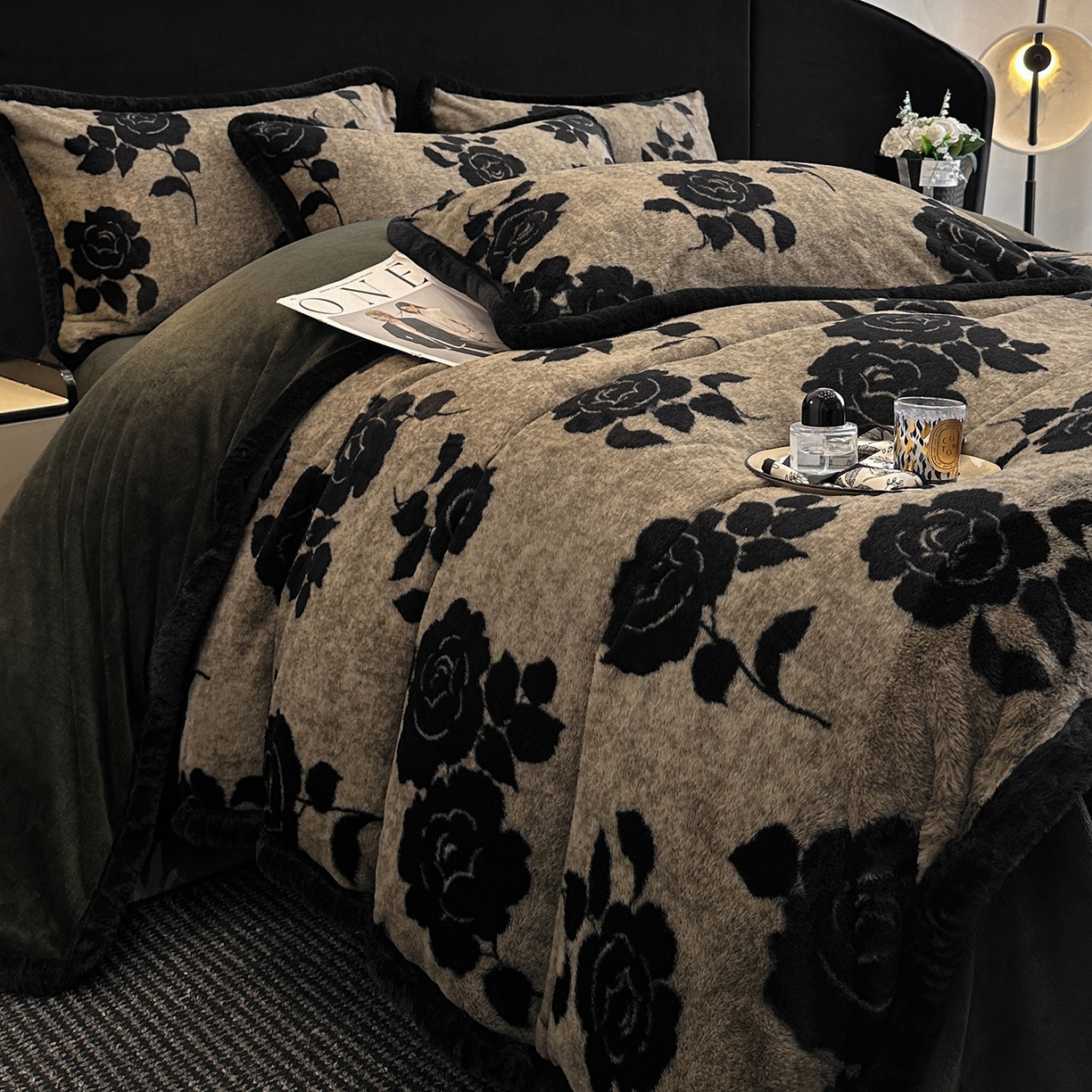 91家纺网 家纺一手货源 找家纺 畅畅家纺 2025新款高克重新款冬季加厚兔毛绒包边款床单床笠四件套 月影-灰