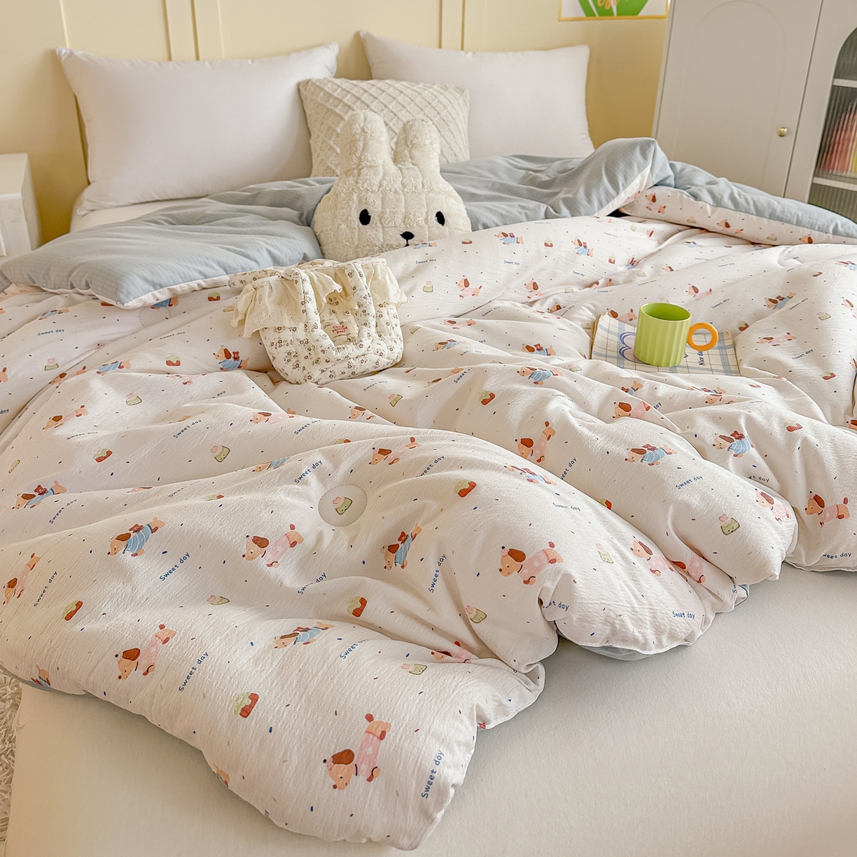 91家纺网 家纺一手货源 找家纺 佳鸿家纺 2025新款云感双层纱冬被软糯云朵棉春秋被被子加厚被芯 萌趣小狗