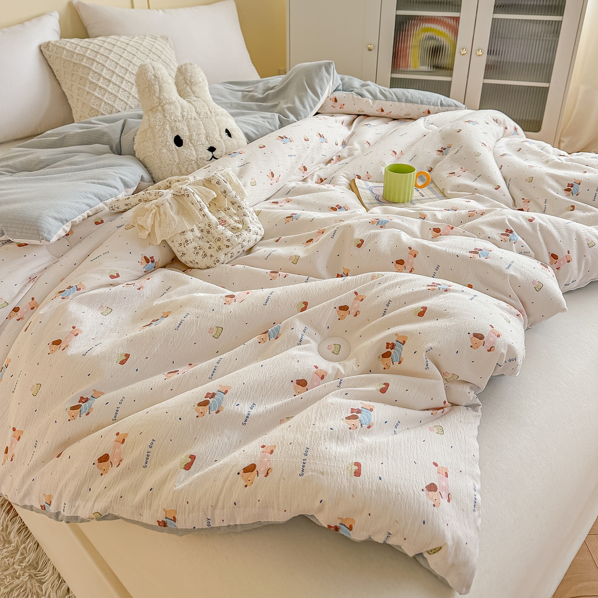 91家纺网 家纺一手货源 找家纺 佳鸿家纺 2025新款云感双层纱冬被软糯云朵棉春秋被被子加厚被芯 萌趣小狗