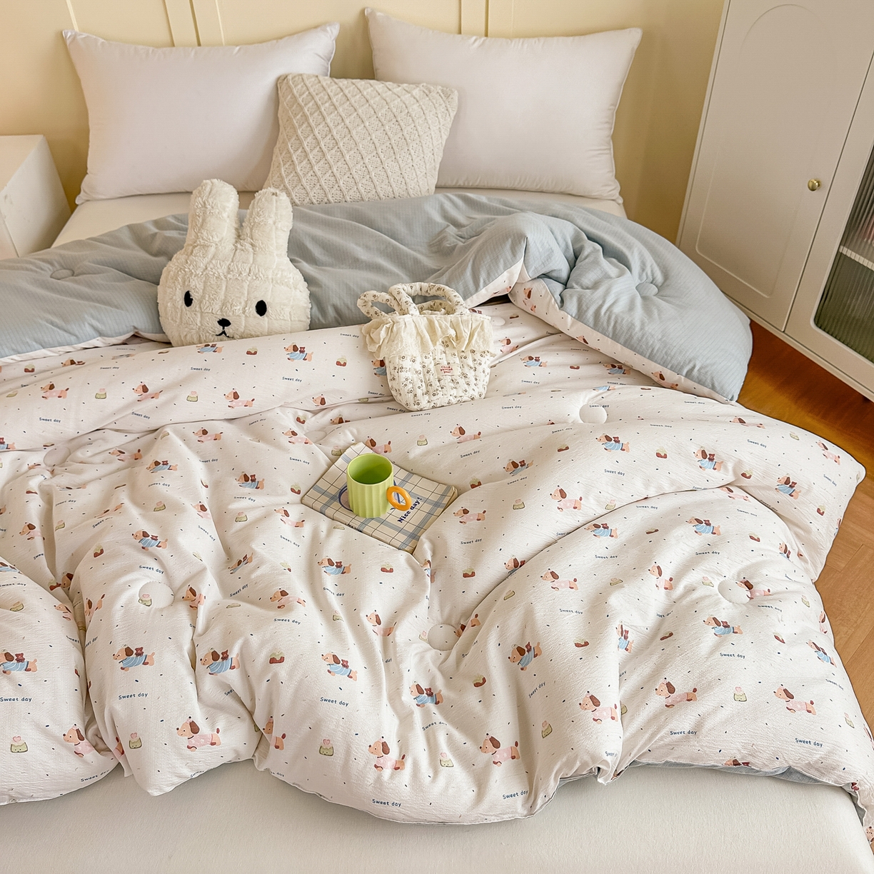 91家纺网 家纺一手货源 找家纺 佳鸿家纺 2025新款云感双层纱冬被软糯云朵棉春秋被被子加厚被芯 萌趣小狗