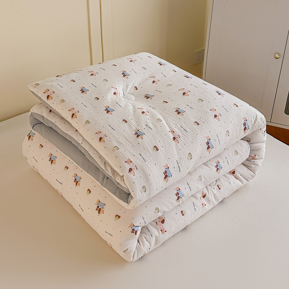 91家纺网 家纺一手货源 找家纺 佳鸿家纺 2025新款云感双层纱冬被软糯云朵棉春秋被被子加厚被芯 萌趣小狗